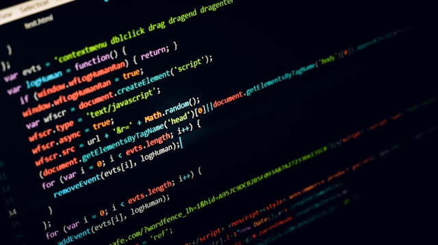 where do web developers make the most money
